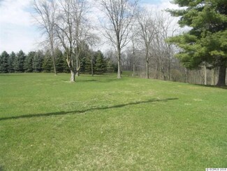 1385 Hiawatha Dr, East Dubuque, IL 61025