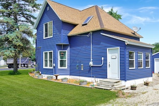 N5680 2nd St, Shiocton, WI 54170
