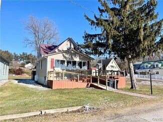73 Dake Cir, Hammond, NY 13646