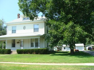 903 5th St Unit 1, Pawnee, IL 62558