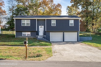 1058 Scenic Dr, Radcliff, KY 40160