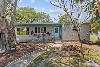 3025 50th St S, Gulfport, FL 33707
