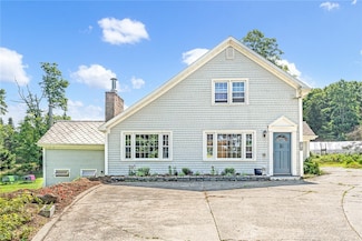 214 Highland Rd, Tiverton, RI 02878