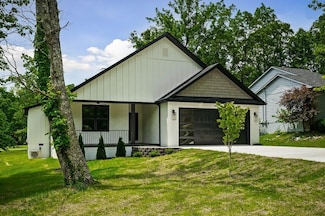 456 Lakeview Dr, Crossville, TN 38558