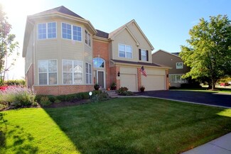 688 W Sycamore St, Vernon Hills, IL 60061