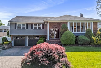 95 the Dell, Albertson, NY 11507