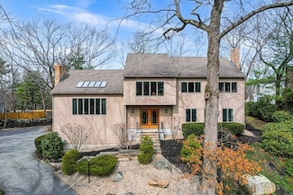 8 Tanglewood Ln, Winchester, MA 01890