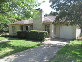2211 Berwick Ave, Dallas, TX 75203
