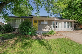 1662 NE 6th St, Moore, OK 73160