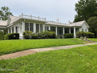 315 W Chulahoma Ave, Holly Springs, MS 38635