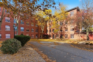 335 Cypress St Unit 2P, Manchester, NH 03103