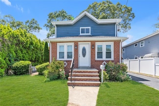 123 Mitchell St, Bellmore, NY 11710