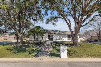 5744 Ledgestone Dr, Fort Worth, TX 76132