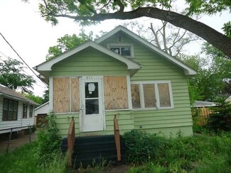 911 Yeoman St, Waukegan, IL 60085