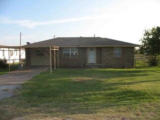 624 E Virginia St, Walters, OK 73572