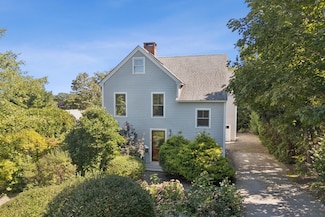 8 Cedar St, Camden, ME 04843