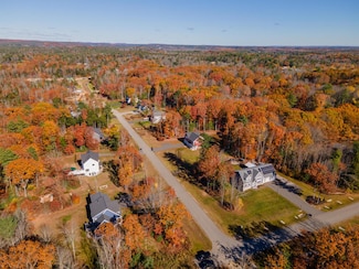 13 Raspberry Ln, Topsham, ME 04086