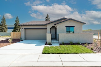 901 Meadowlands Dr, Oakdale, CA 95361