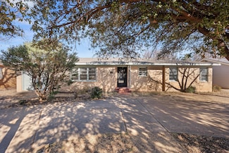 1105 E Cardwell St, Brownfield, TX 79316