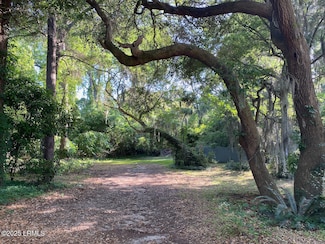 207 Stuart Town Rd, Beaufort, SC 29902