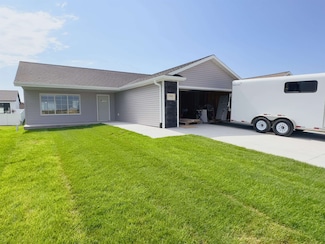 2305 E 38th St, Kearney, NE 68847