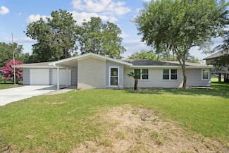 606 Meadowlawn St, La Porte, TX 77571