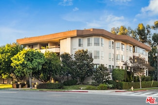 10409 Riverside Dr Unit 203, Toluca Lake, CA 91602