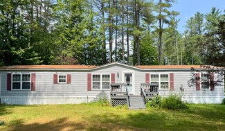 63 Creesy St, Palmyra, ME 04965