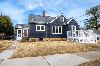 121 3rd St, Port Edwards, WI 54469
