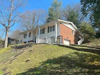128 Larkspur Dr, Huntington, WV 25705