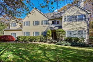 77 Fox Glen Dr, Stamford, CT 06903