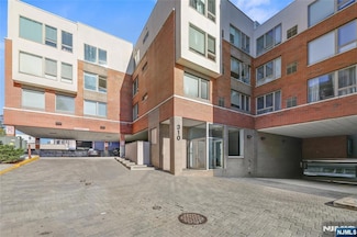 310 Cliff Ln Unit 3C, Cliffside Park, NJ 07010