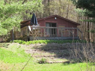 8 Hickory Rd, Varysburg, NY 14167