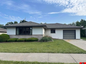 952 E Sherman St, West Point, NE 68788
