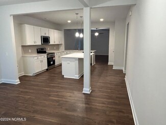 200 Flora Field Dr, Jacksonville, NC 28546