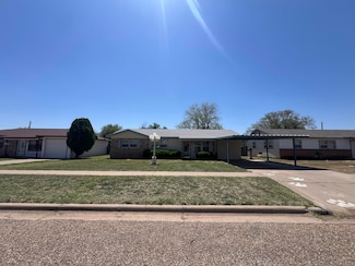 1105 W 29th St, Plainview, TX 79072