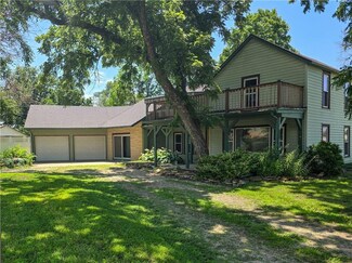 215 W Main St, Herington, KS 67449