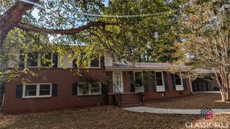 165 Woodvalley Ln, Athens, GA 30606