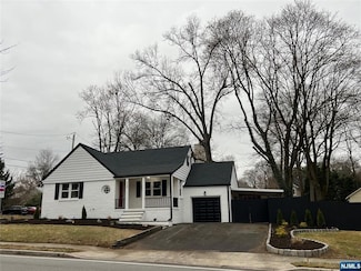 252 Knickerbocker Rd, Closter, NJ 07624