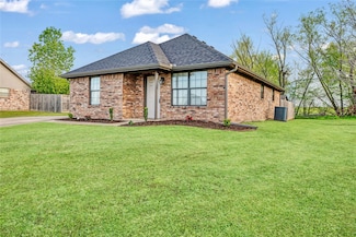 4845 Eastgate Ln, Paris, TX 75462
