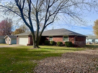 225 N Pringle Ave, Ash Grove, MO 65604