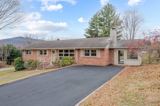 1716 Monte Vista Dr, Pulaski, VA 24301