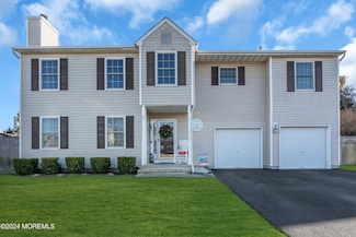 19 Gettysburg Dr, Howell, NJ 07731