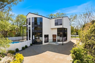 2110 Pfingsten Rd, Northbrook, IL 60062