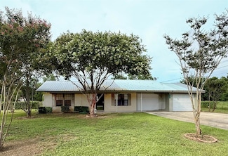 1313 Southpoint Dr, San Marcos, TX 78666