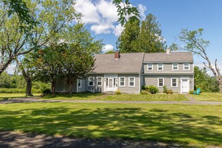 30 Porter St, Rockport, ME 04856
