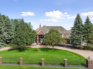 10 Apple Orchard Ct, Dellwood, MN 55110