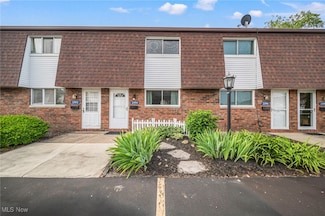 2594 Shakespeare Ln Unit 21, Avon, OH 44011