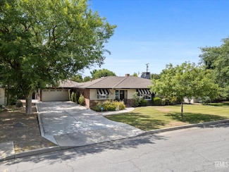 2465 Pine St, Bakersfield, CA 93301