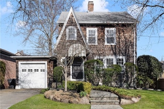 8 Druid Rd, De Soto, RI 02888
